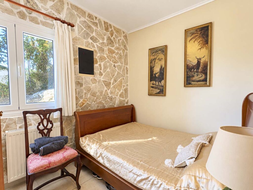 Detached Two Bedroom Bungalow with Panoramic Sea Views, Perama €350,000 (16)