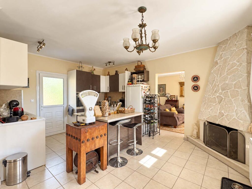 Detached Two Bedroom Bungalow with Panoramic Sea Views, Perama €350,000 (18)