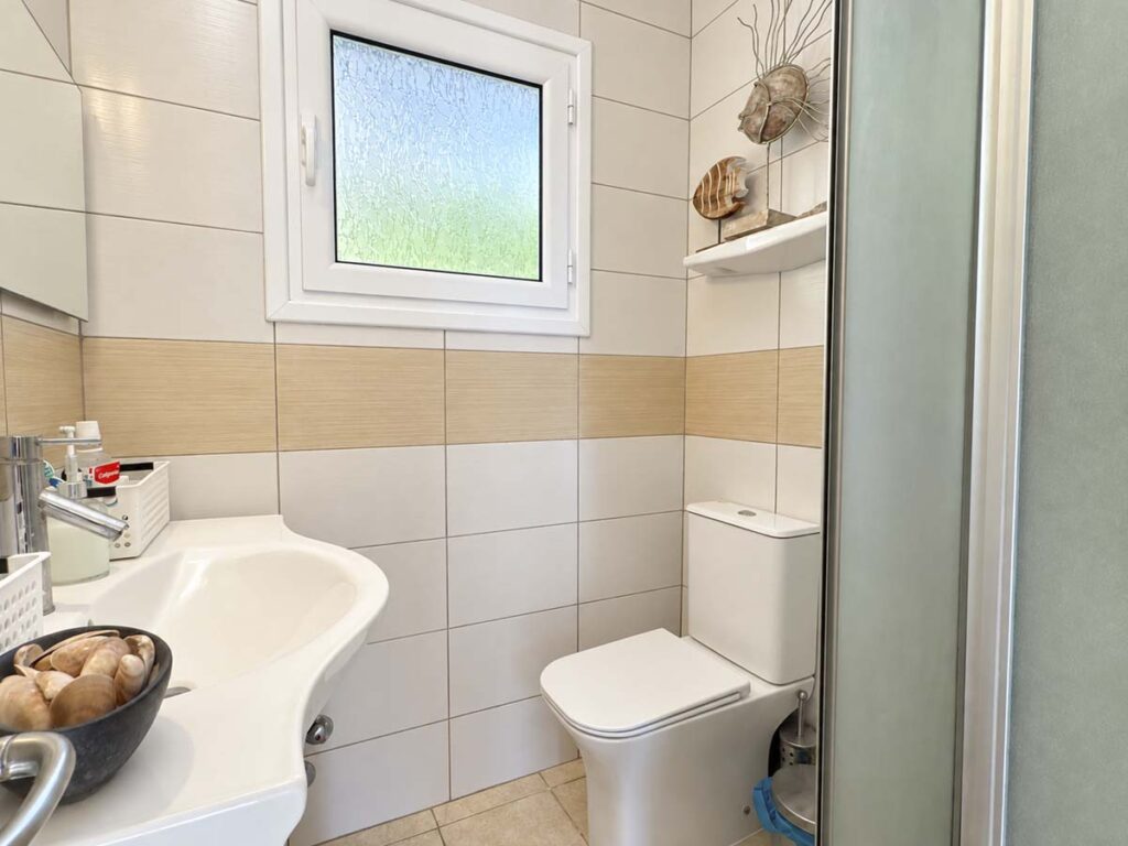 Detached Two Bedroom Bungalow with Panoramic Sea Views, Perama €350,000 (19)