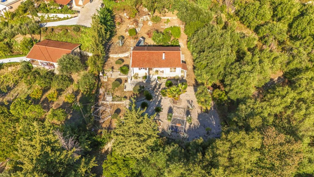 Detached Two Bedroom Bungalow with Panoramic Sea Views, Perama €350,000 (19)