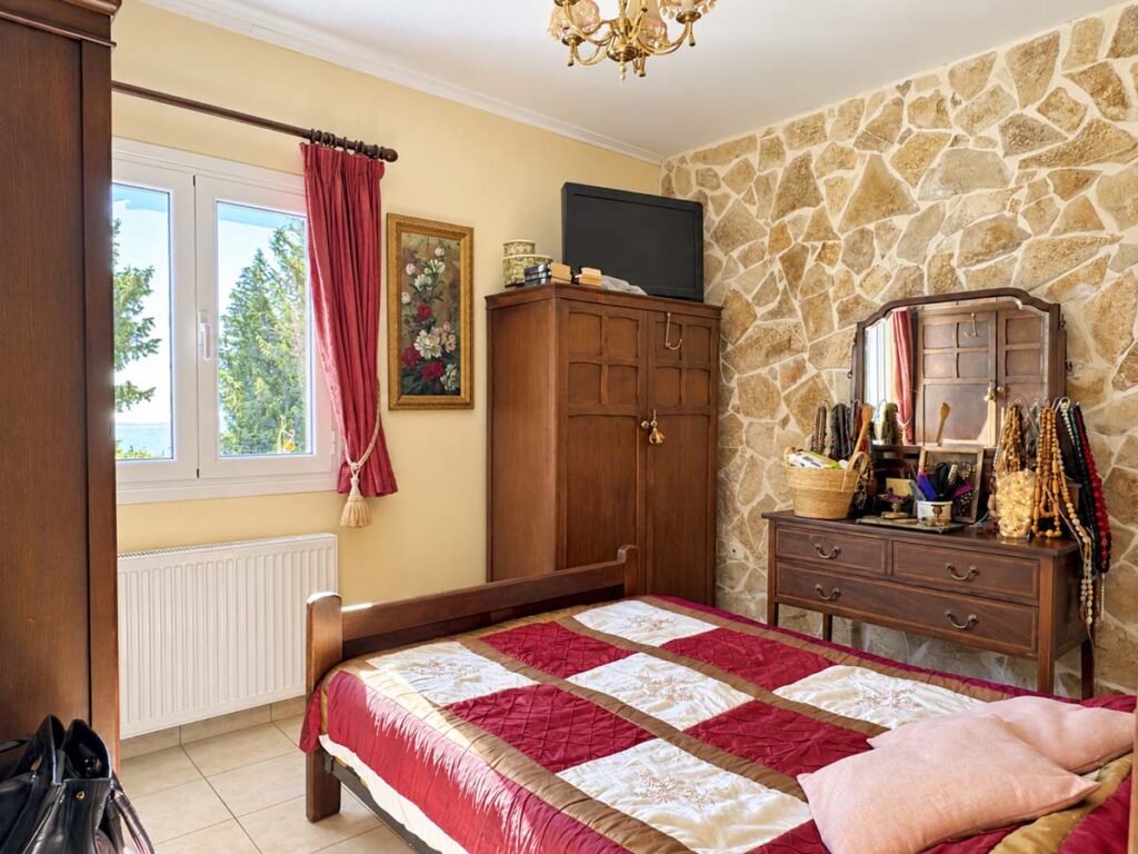 Detached Two Bedroom Bungalow with Panoramic Sea Views, Perama €350,000 (30)