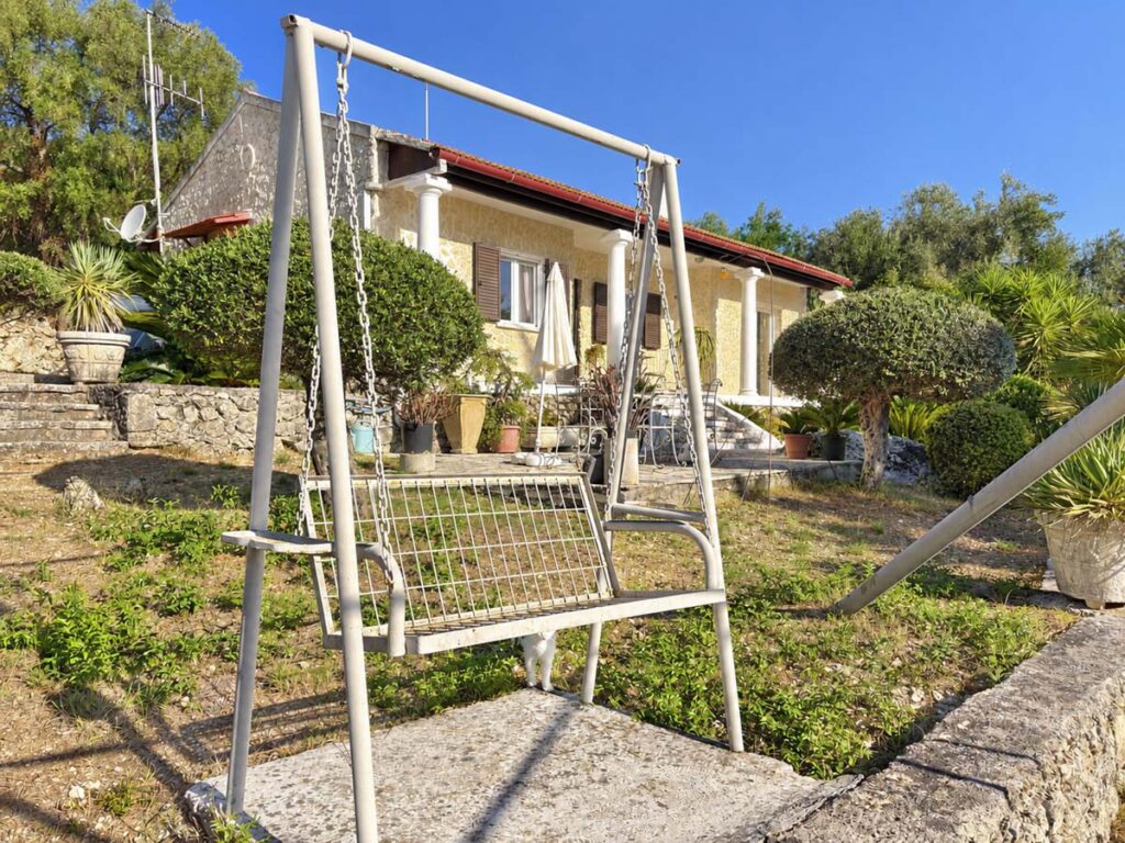 Detached Two Bedroom Bungalow with Panoramic Sea Views, Perama €350,000 (5)