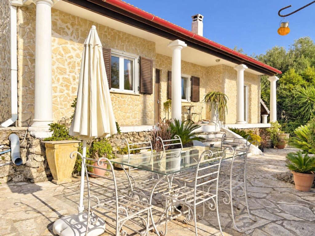 Detached Two Bedroom Bungalow with Panoramic Sea Views, Perama €350,000 (6)