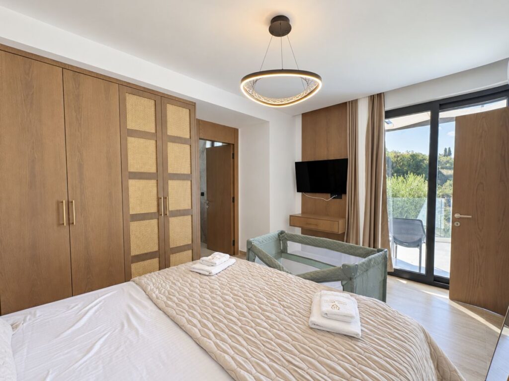 Luxury 4 Bedroom Villa with Infinity Pool & Panoramic Sea Views, Acharavi €1,950,000 (28)